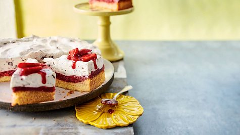 Erdbeer-Joghurt-Torte „Stracciatella“ Rezept - Foto: House of Food / Bauer Food Experts KG