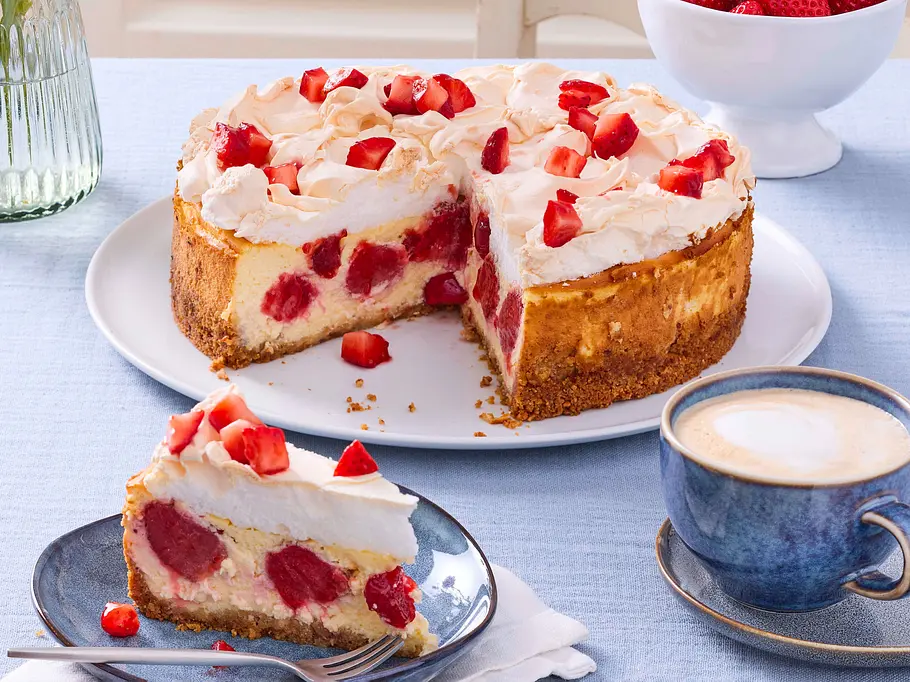 Erdbeer-Käsekuchen mit Baiserhaube Rezept Erdbeer-Käsekuchen mit Baiserhaube Rezept