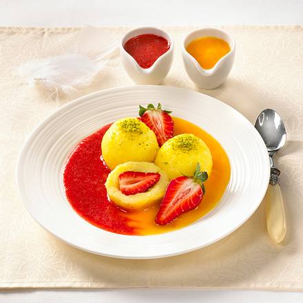 Erdbeer-Kartoffelknödel mit Obstsorten Rezept Erdbeer-Kartoffelknödel mit Obstsorten Rezept
