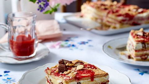 Erdbeer-Keks-Schnitten Rezept - Foto: House of Food / Bauer Food Experts KG