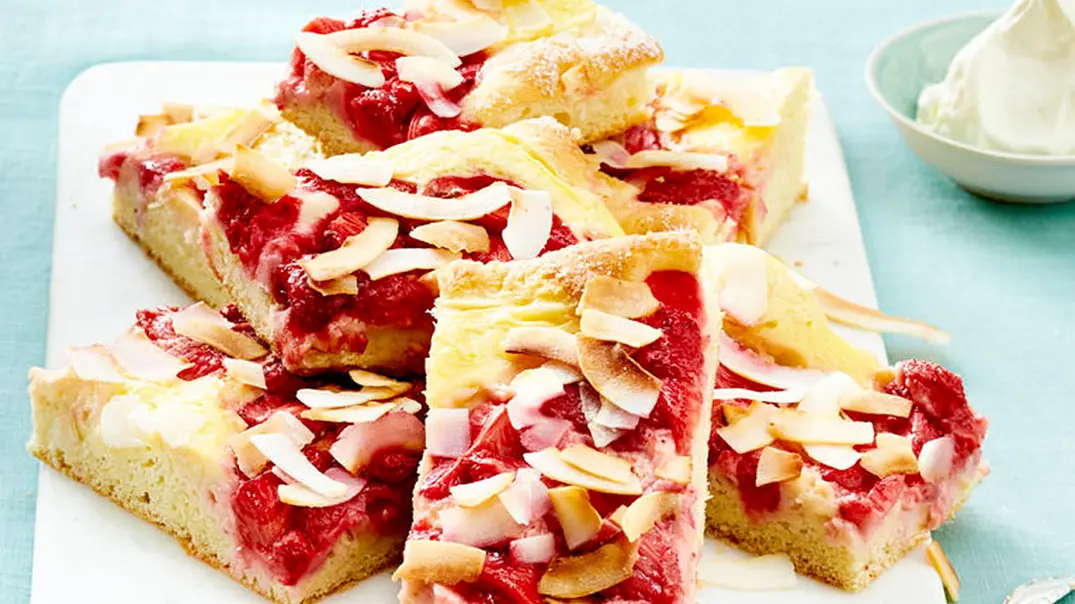 Erdbeer-Kokos-Kuchen Rezept - Foto: LECKER @ Bauer Media Group Erdbeer-Kokos-Kuchen Rezept - Foto: LECKER @ Bauer Media Group
