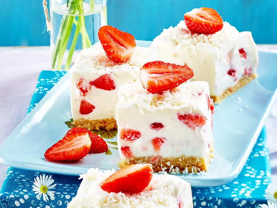 Erdbeer-Kokos-Schnitten Rezept Erdbeer-Kokos-Schnitten Rezept
