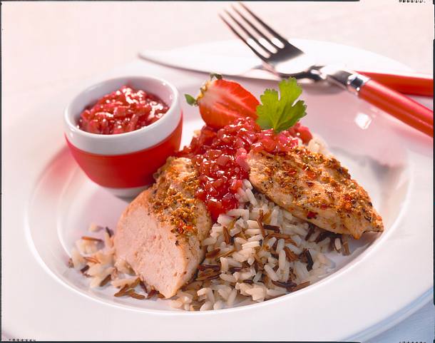 Erdbeer-Koriander Relish zu gewürztem Hähnchenfilet Rezept Erdbeer-Koriander Relish zu gewürztem Hähnchenfilet Rezept