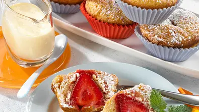 Erdbeer-Mandel-Muffins Rezept - Foto: LECKER @ Bauer Media Group