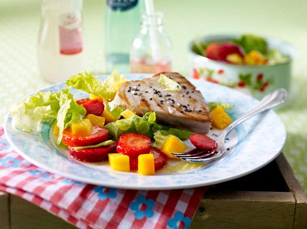Erdbeer-Mango-Salat zu Thunfischsteak Rezept Erdbeer-Mango-Salat zu Thunfischsteak Rezept