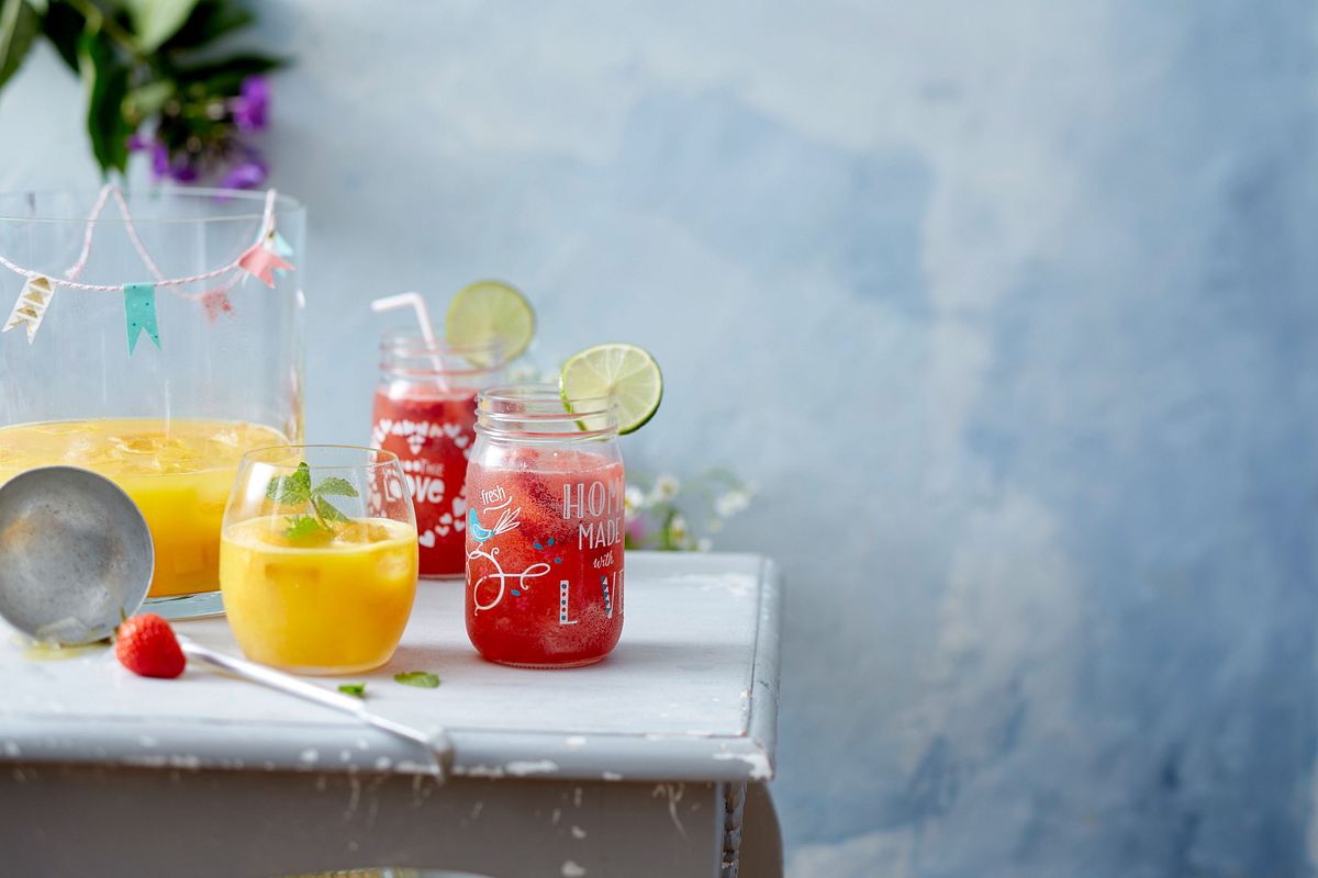 Erdbeer Margarita Punch und Erdbeer-Hibiscus-Spritz-Bowle Rezept