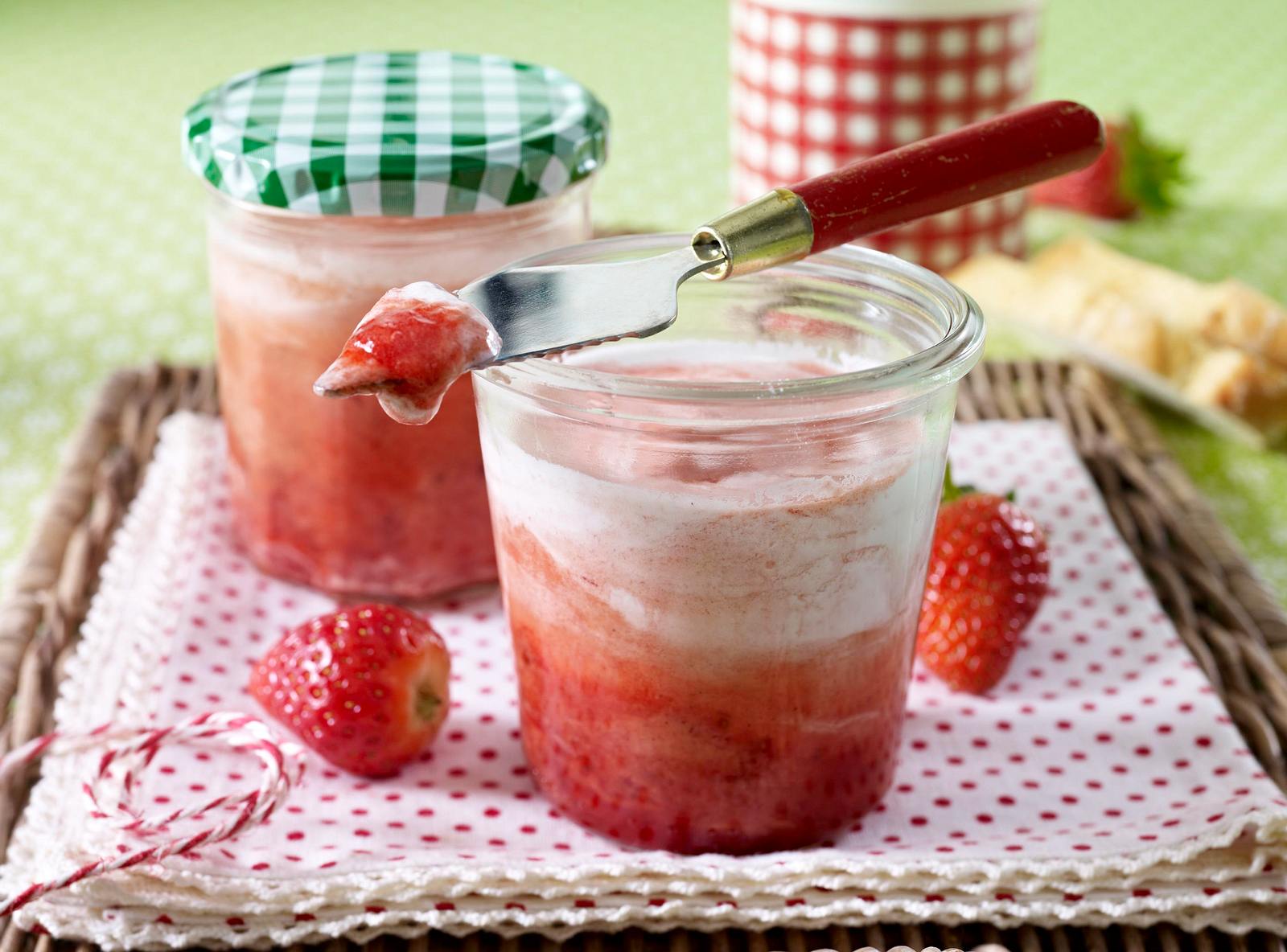 Erdbeer-Marshmallow-Konfitüre Rezept | LECKER