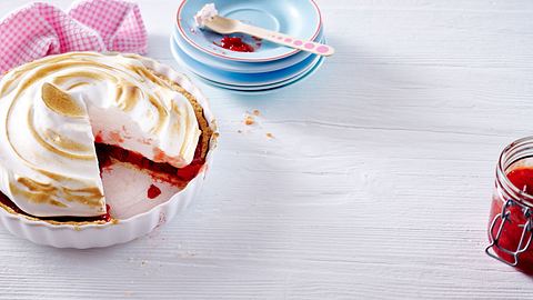 Erdbeer-Marshmallow-Meringue-Pie Rezept - Foto: House of Food / Bauer Food Experts KG