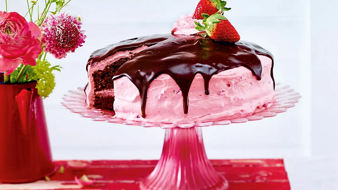 Erdbeer-Marshmallow-Torte Rezept - Foto: LECKER @ Bauer Media Group