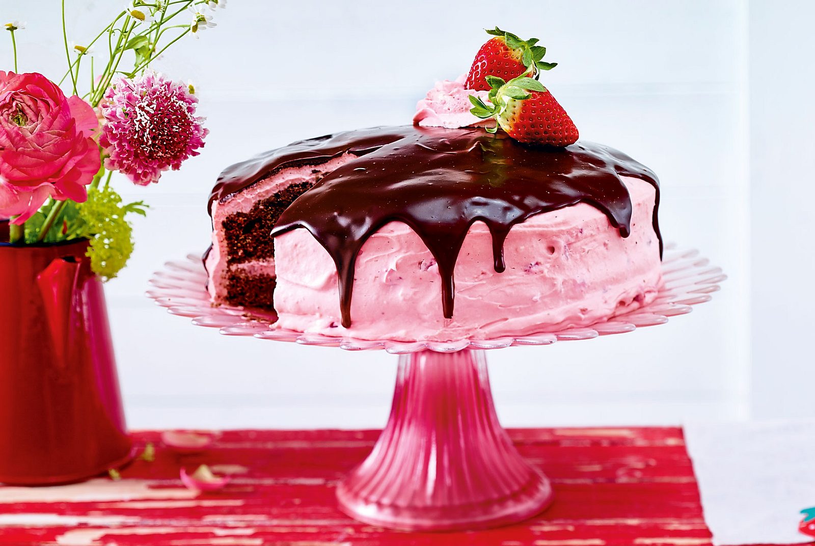 Erdbeer-Marshmallow-Torte Rezept | LECKER