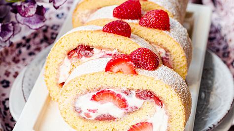 Erdbeer-BIskuitrolle mit Mascarpone - Foto: Show Heros 