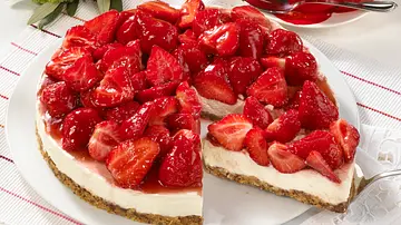 Erdbeer-Mascarpone-Kuchen (ohne Backen) Rezept - Foto: LECKER @ Bauer Media Group Erdbeer-Mascarpone-Kuchen (ohne Backen) Rezept - Foto: LECKER @ Bauer Media Group