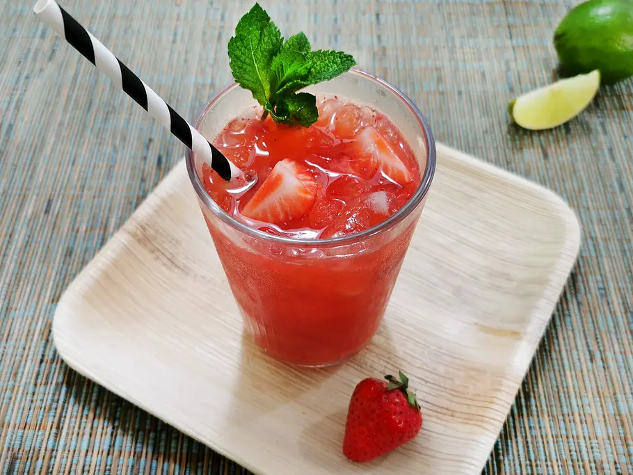 Erdbeer-Mojito Erdbeer-Mojito mit Minze und Limette
