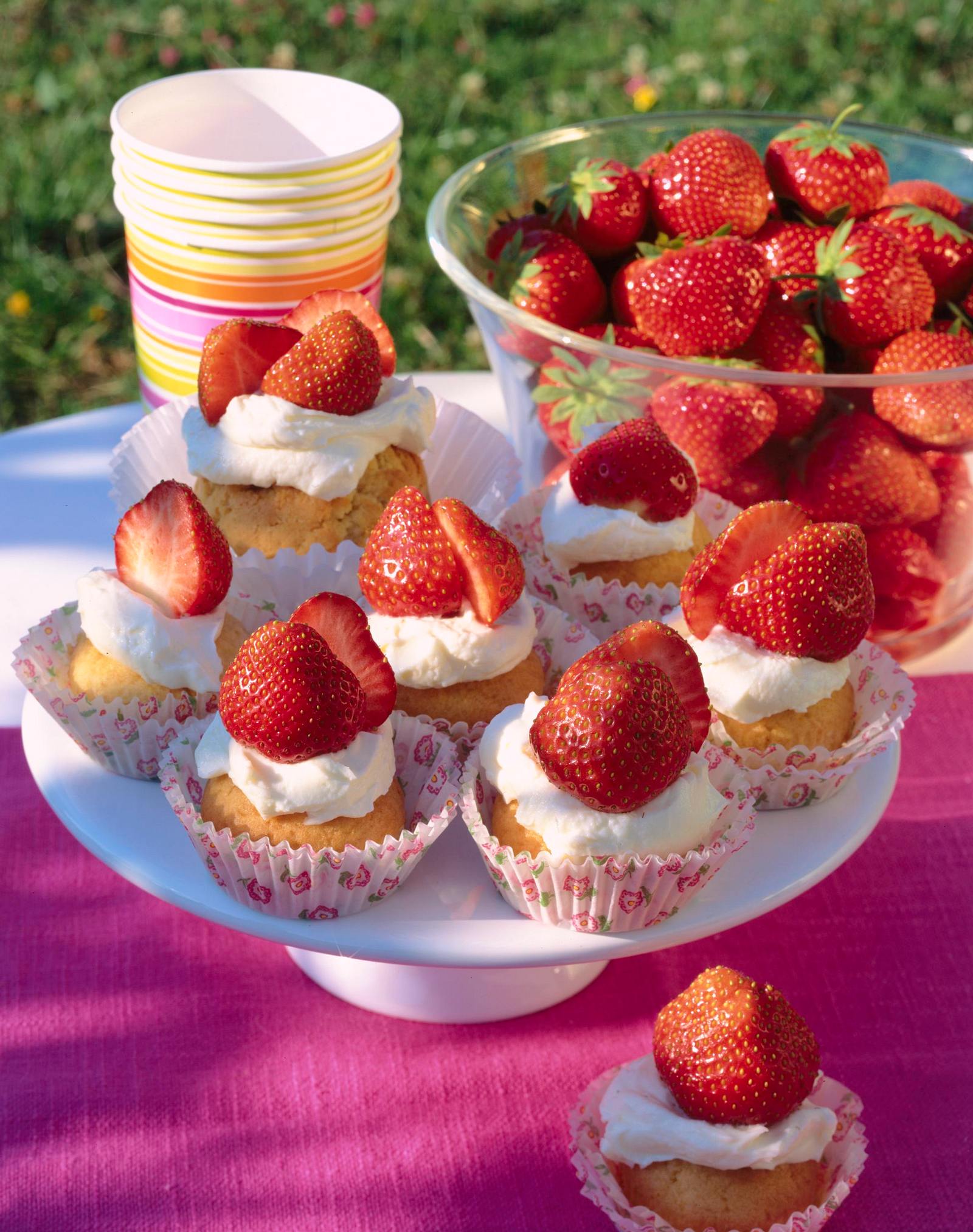 Erdbeer-Muffins Rezept | LECKER