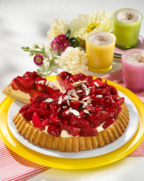 Erdbeer-Obstboden mit Vanillecreme Rezept | LECKER