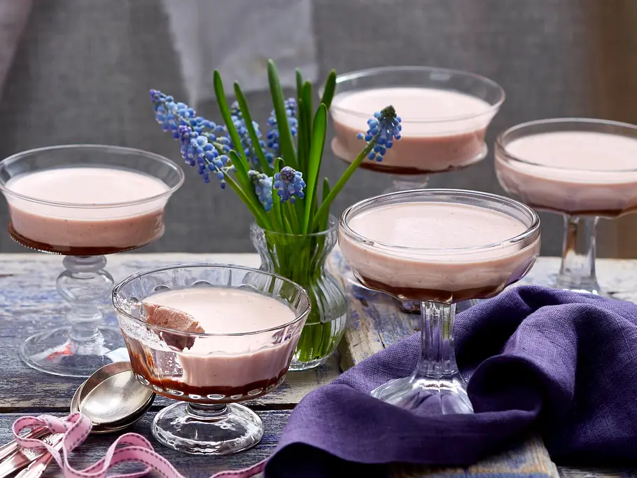 Erdbeer-Pannacotta auf Schokoladensoße Rezept
