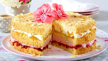 Erdbeer-Pfirsichtorte Rezept - Foto: LECKER @ Bauer Media Group Erdbeer-Pfirsichtorte Rezept - Foto: LECKER @ Bauer Media Group