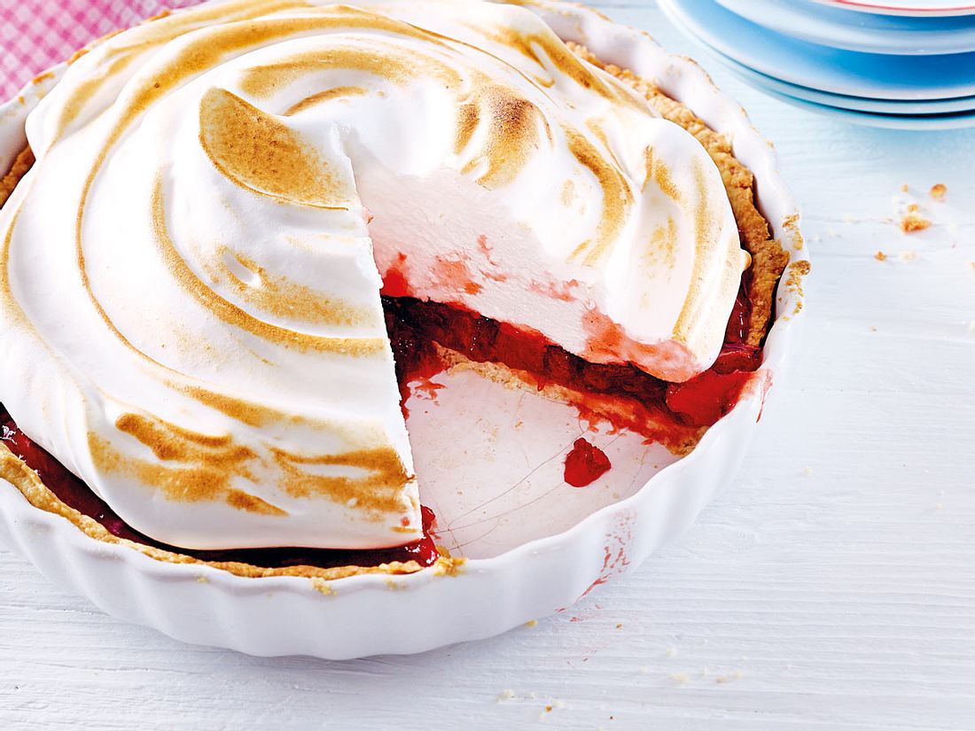 Erdbeer-Pie mit Marshmallowbaiser Rezept Erdbeer-Pie mit Marshmallowbaiser Rezept