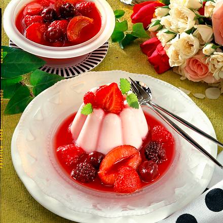 Erdbeer-Pudding mit Rumtopffrüchten Rezept