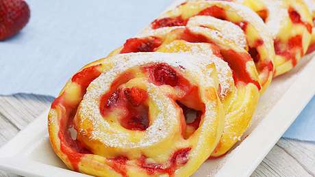 Erdbeer-Pudding-Schnecken Rezept - Foto: ShowHeroes