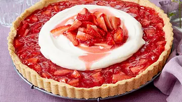 Erdbeer-Pudding-Tarte Rezept - Foto: LECKER @ Bauer Media Group Erdbeer-Pudding-Tarte Rezept - Foto: LECKER @ Bauer Media Group