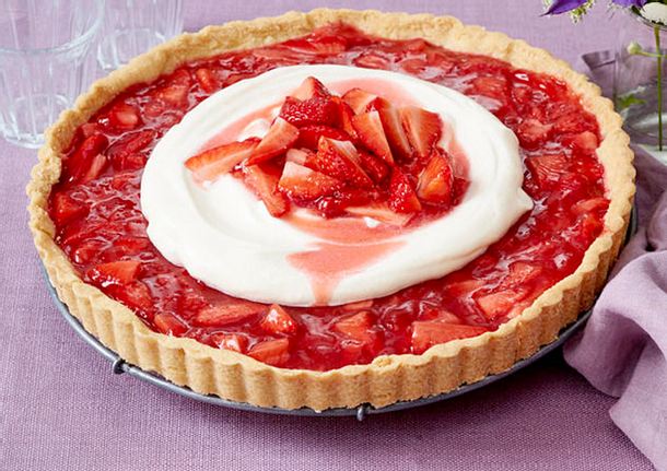 Erdbeer-Pudding-Tarte Rezept | LECKER