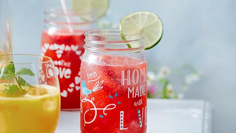 Erdbeer-Punch mit Tequila-Hicks Rezept - Foto: House of Food / Bauer Food Experts KG