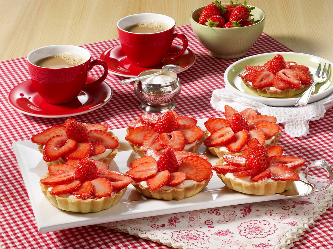 Erdbeer-Quark-Torteletts Rezept | LECKER