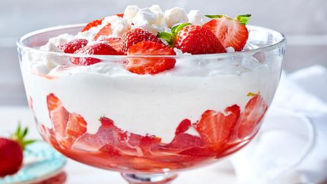 Erdbeer-Quark-Dessert - Foto: House of Food / Bauer Food Experts KG
