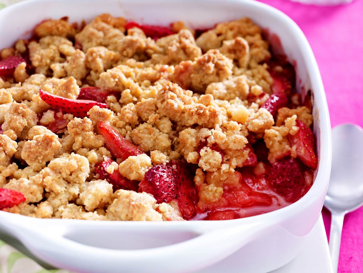 Erdbeer-Rhabarber-Crumble