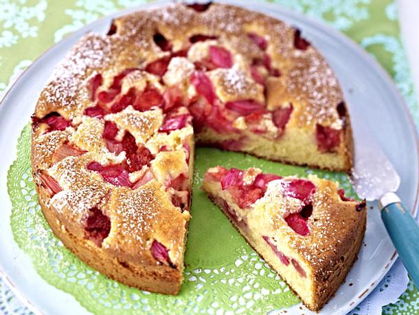 Erdbeer-Rhabarber-Joghurtkuchen Rezept