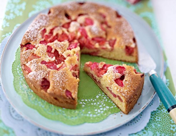 Erdbeer-Rhabarber-Joghurtkuchen Rezept Erdbeer-Rhabarber-Joghurtkuchen Rezept