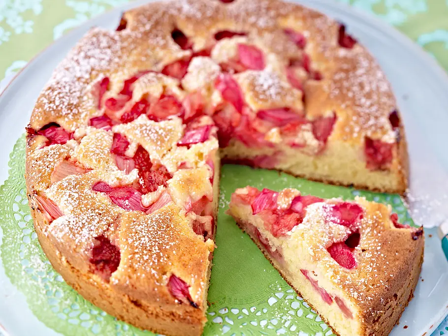 Erdbeer-Rhabarber-Joghurtkuchen Erdbeer-Rhabarber-Joghurtkuchen