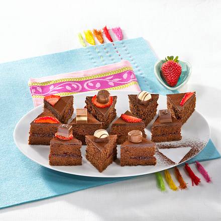 Erdbeer-Sacher-Blechkuchen Rezept Erdbeer-Sacher-Blechkuchen Rezept