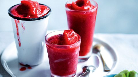 Erdbeer-Slushie mit Schuss Rezept - Foto: House of Food / Bauer Food Experts KG