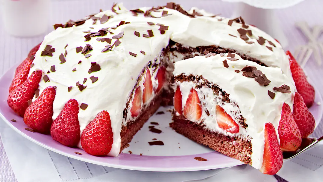Erdbeer-Stracciatella-Torte Rezept - Foto: LECKER @ Bauer Media Group