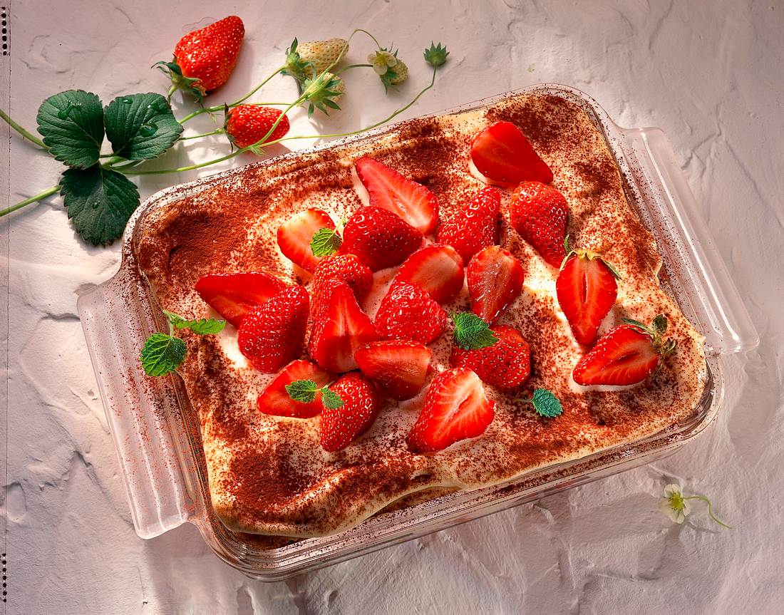 Erdbeer-Tiramisu Rezept | LECKER