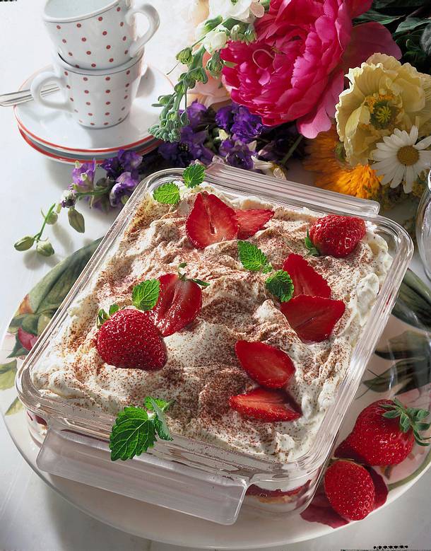 Erdbeer-Tiramisu Rezept | LECKER