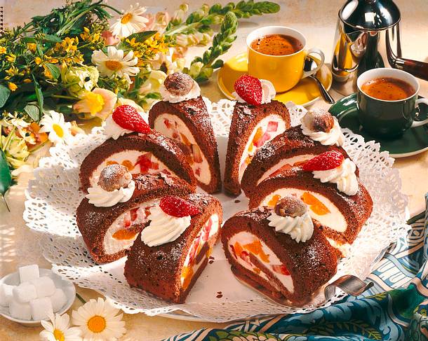 Erdbeer-Tiramisu-Biskuitrolle Rezept