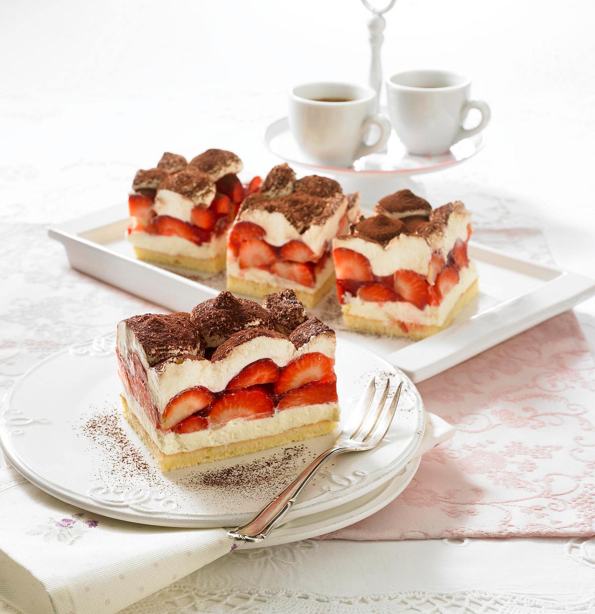 Erdbeer-Tiramisu-Schnitten Rezept