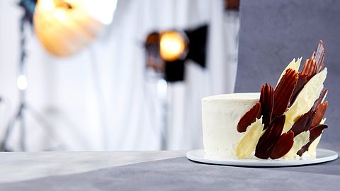 Erdbeer-Torte mit Pinselstrich-Verzierung Rezept - Foto: House of Food / Bauer Food Experts KG