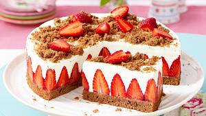 Erdbeer-Torte mit Schokoboden und Quarkcreme Rezept - Foto: House of Food / Bauer Food Experts KG