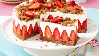 Erdbeer-Torte mit Schokoboden und Quarkcreme Rezept - Foto: House of Food / Bauer Food Experts KG