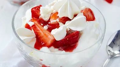 Erdbeer-Trifle Rezept - Foto: LECKER @ Bauer Media Group