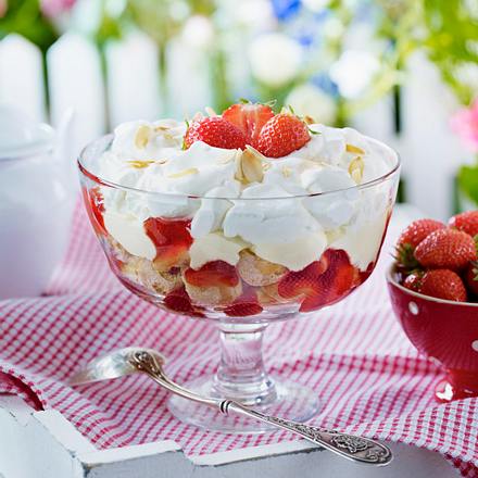 Erdbeer-Trifle Rezept Erdbeer-Trifle Rezept