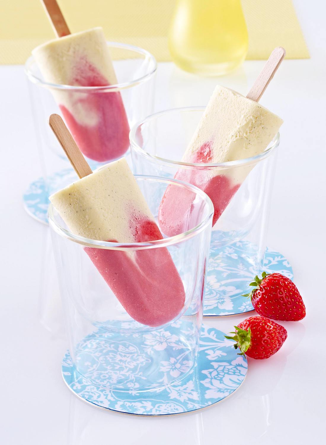 Erdbeer- und Vanille-Eis am Stiel Rezept
