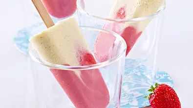 Erdbeer- und Vanille-Eis am Stiel Rezept - Foto: LECKER @ Bauer Media Group