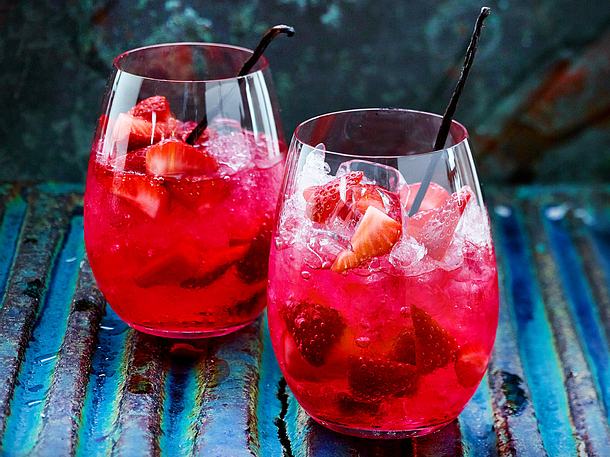 Erdbeer-Vanille-Bowle mit Limette und Gin Rezept Erdbeer-Vanille-Bowle mit Limette und Gin Rezept