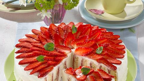 Erdbeer-Wickel-Torte mit Quarksahne Rezept - Foto: House of Food / Bauer Food Experts KG
