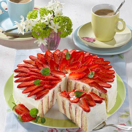 Erdbeer-Wickel-Torte mit Quarksahne Rezept